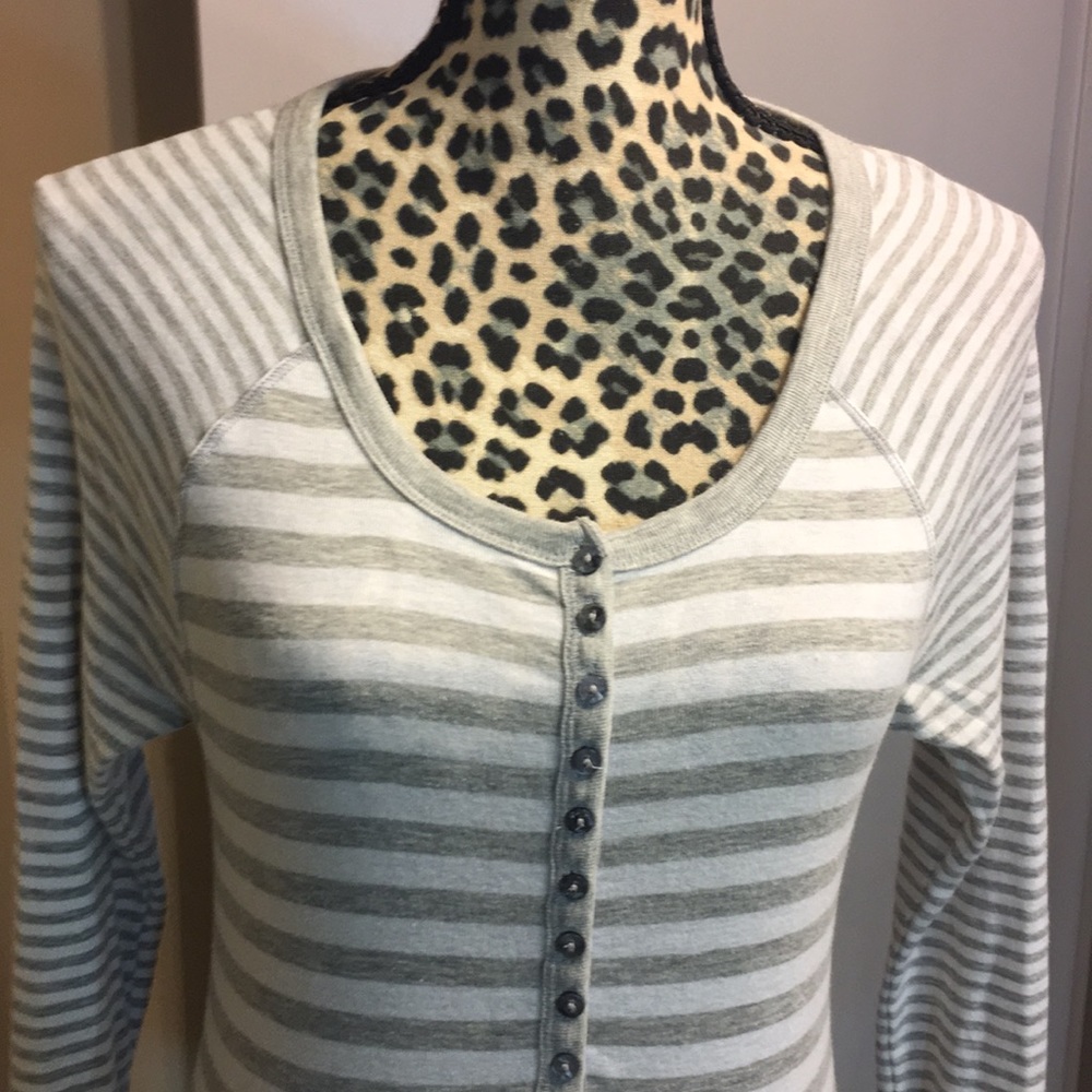 Like new Old Navy long sleeve shirt - Picture 6 of 8